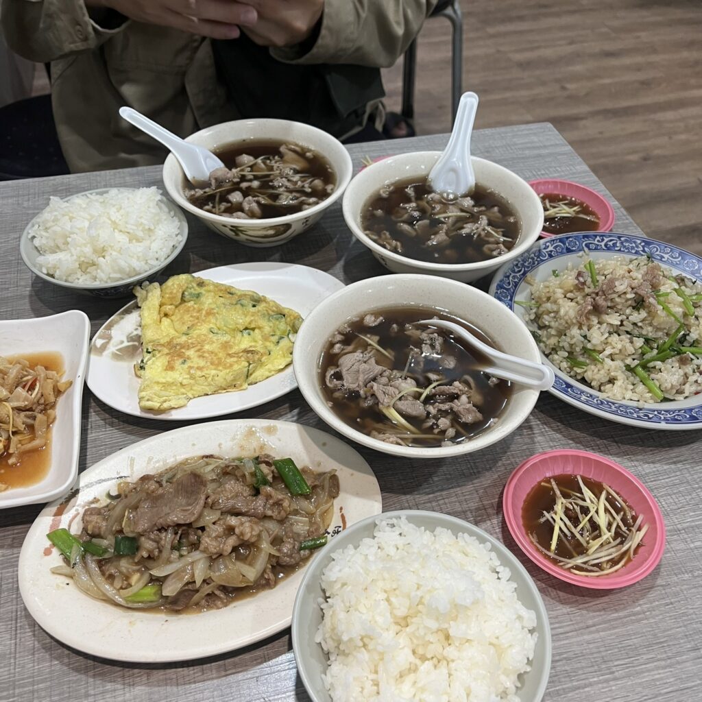 當歸羊肉湯、羊肉炒飯、涼拌羊肚、蔥爆羊肉、蔥蛋