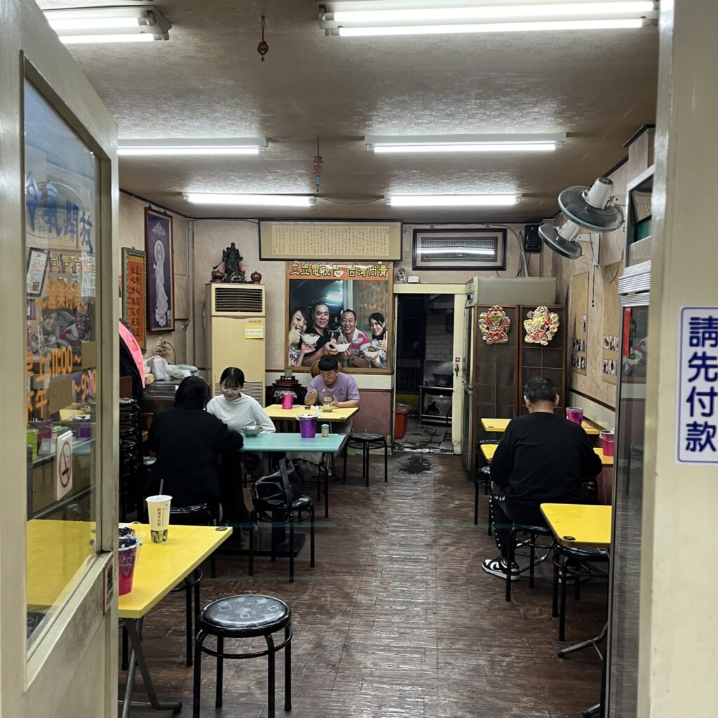 聖記軟骨飯店內環境